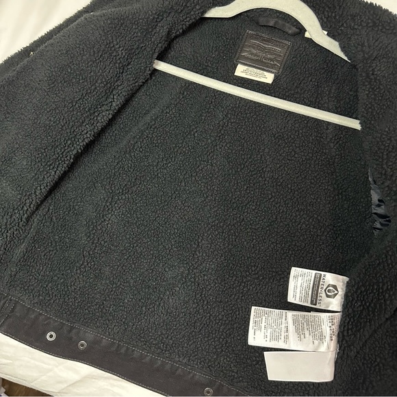 Levi’s black jean trucker jacket - Picture 5 of 5